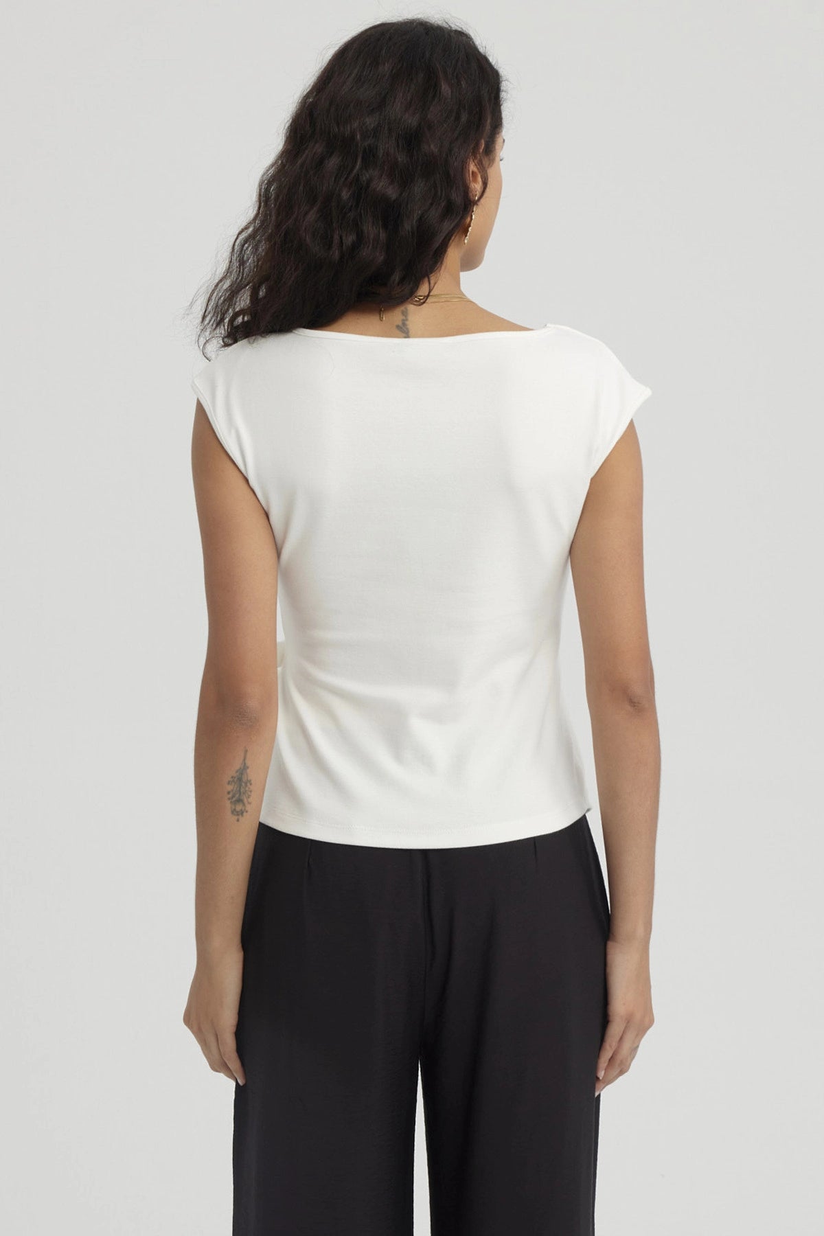 Polera Mujer Con Bote Escote Cruz Crudo