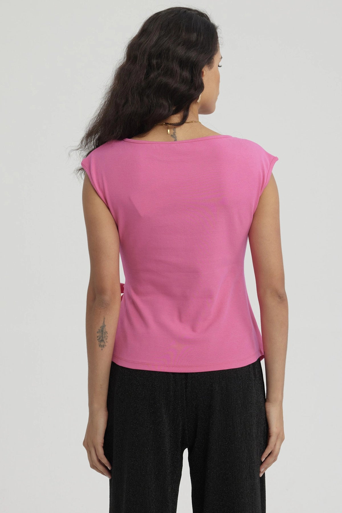 Polera Mujer Con Bote Escote Cruz Fucsia