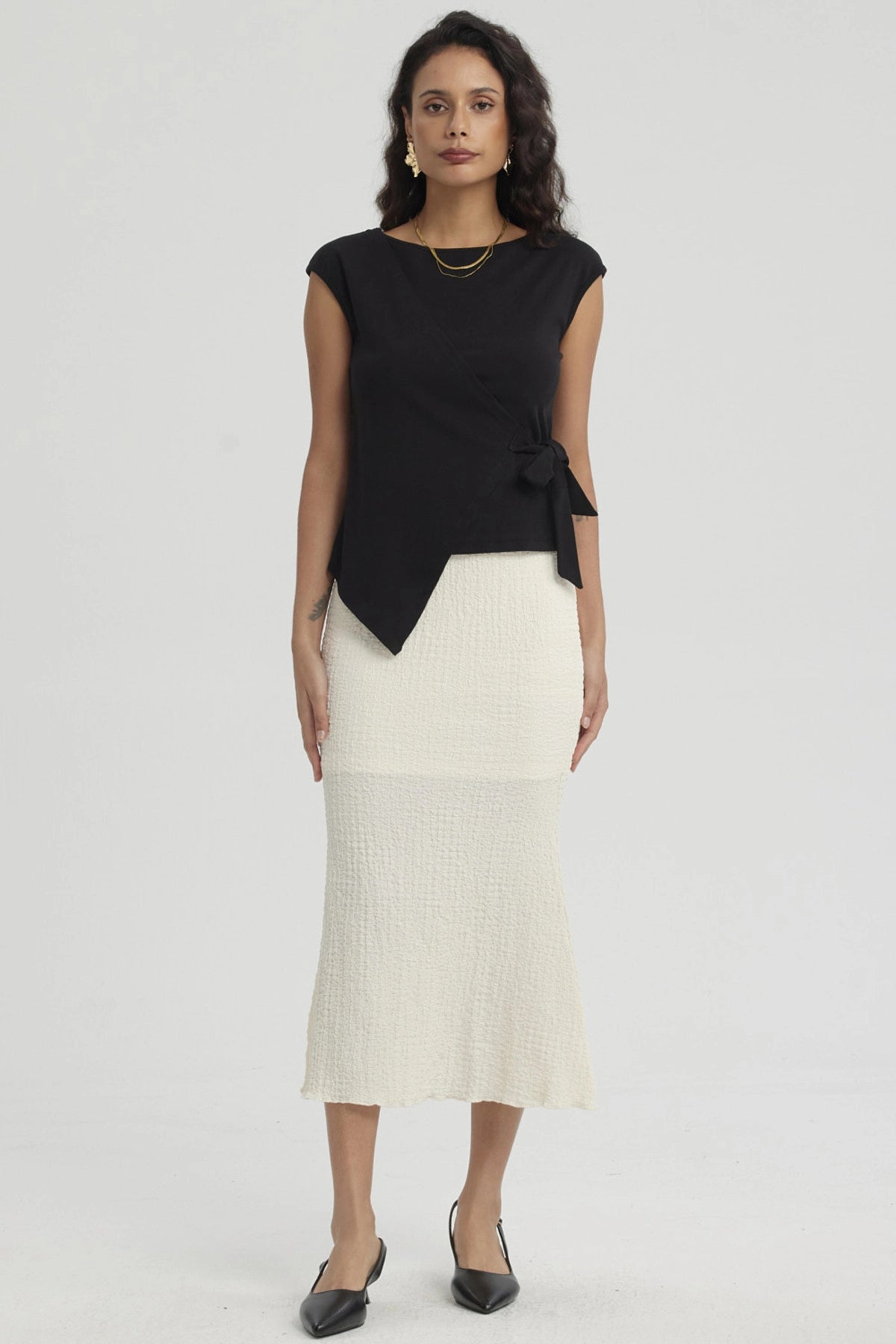 Polera Mujer Con Bote Escote Cruz Negro