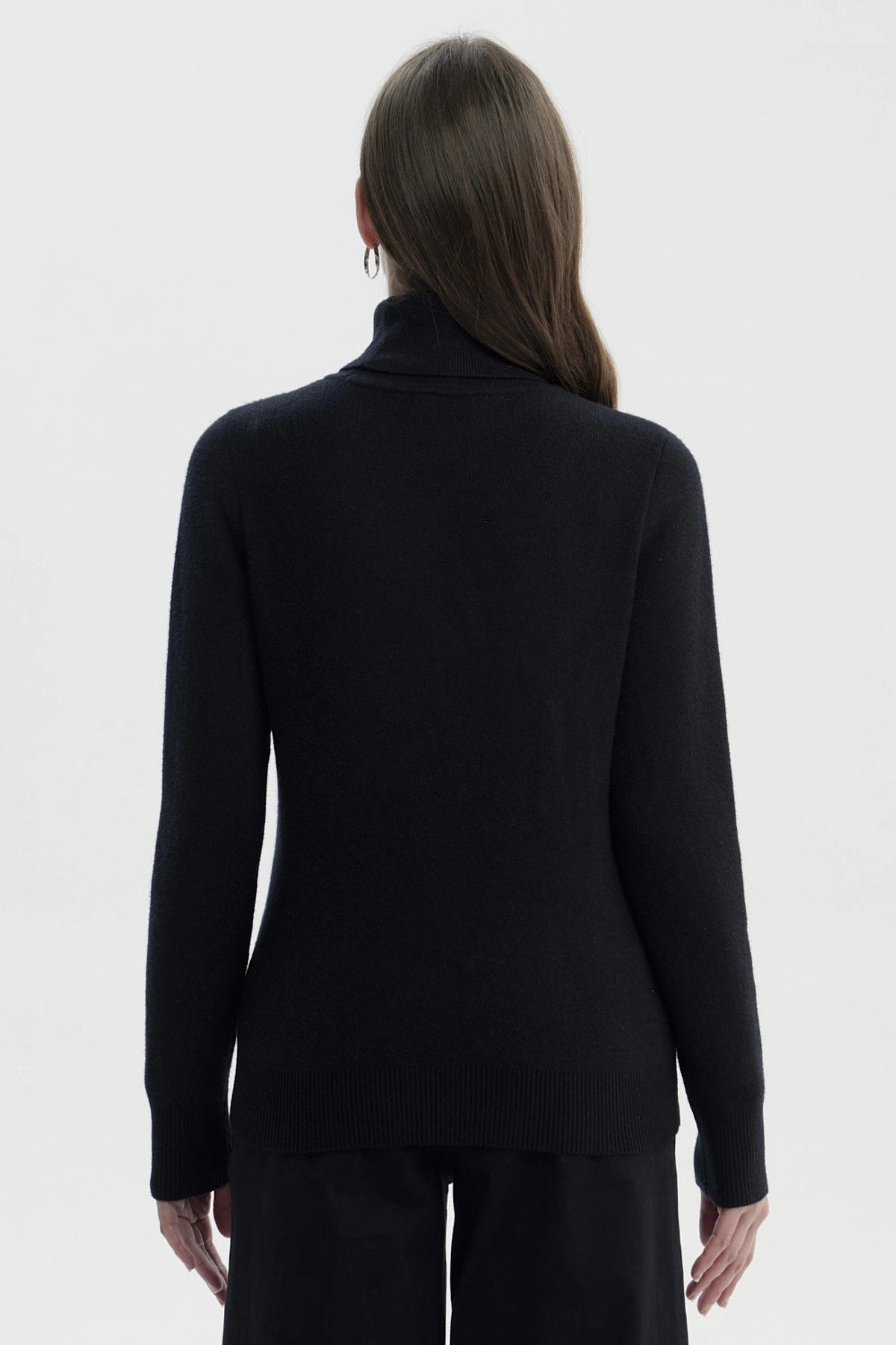Sweater Mujer Slim Cuello Alto Negro