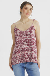Peto fucsia de mujer con tirantes finos estampado floral blanco estilo bohemio en toda la prenda