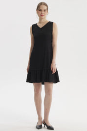 Vestido corto negro texturizado sin mangas con falda con volante diseño liso ideal para ocasiones casuales