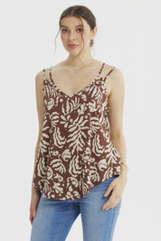 Peto slim café claro con estampado abstracto beige frontal estilo bohemio sin mangas
