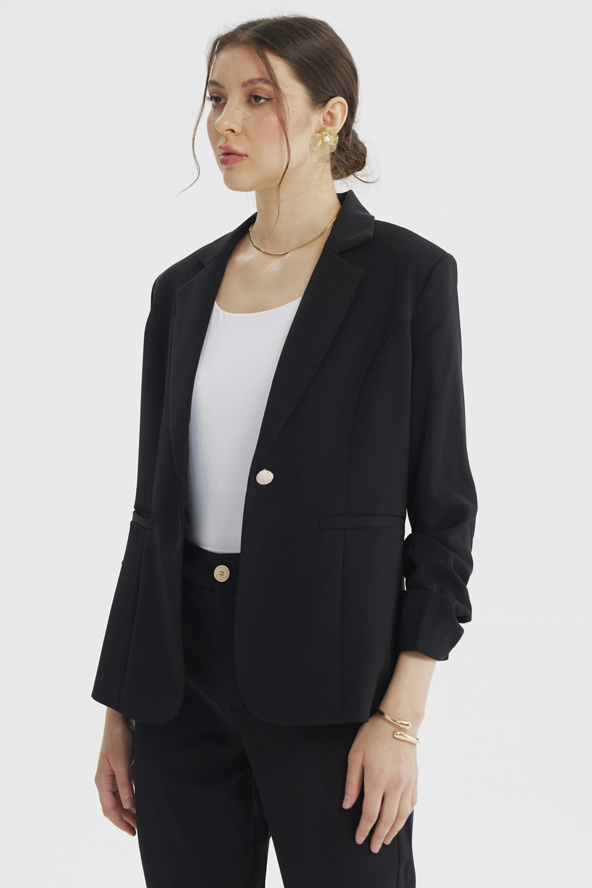 Blazer negro para mujer con cuello camisero prenda lisa de poliéster estilo elegante y atemporal