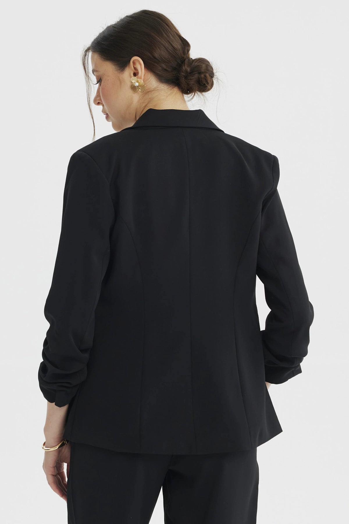 Blazer negro para mujer con cuello camisero prenda lisa de poliéster estilo elegante y atemporal