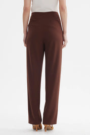 Pantalón recto chocolate liso para mujer con corte clásico sin estampado visible ideal para un look elegante y cómodo