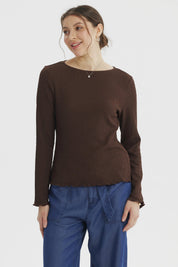 Polera mujer textura chocolate manga larga sin estampa lisa ideal para un look casual y relajado