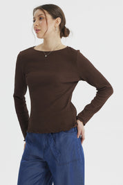 Polera mujer textura chocolate manga larga sin estampa lisa ideal para un look casual y relajado