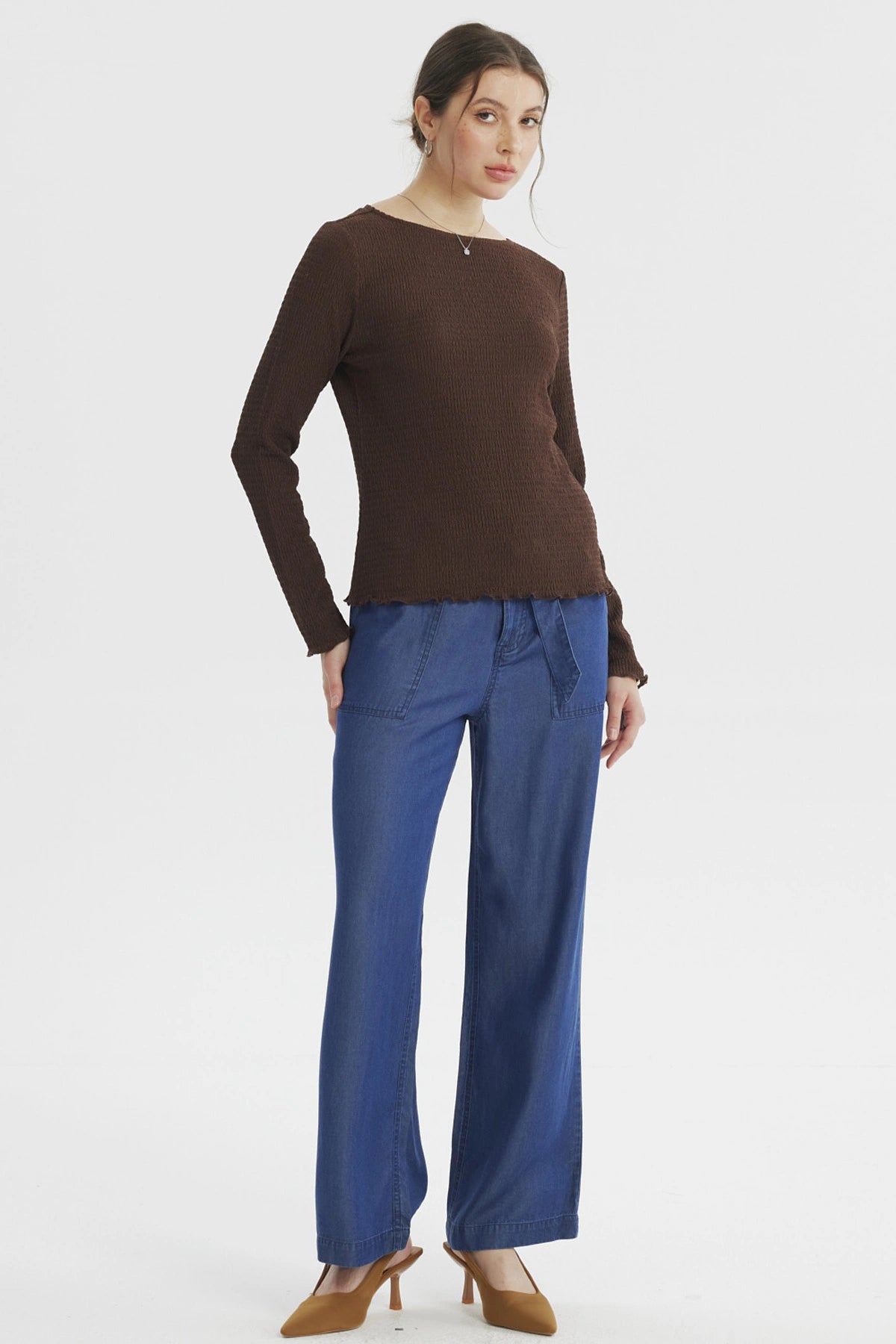 Polera mujer textura chocolate manga larga sin estampa lisa ideal para un look casual y relajado