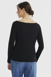 Polera mujer negra ajustada manga larga sin estampa lisa y cuello amplio casual