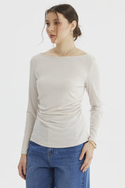Polera mujer ajustada arena de manga larga sin estampa lisa ideal para un look casual moderno y versátil