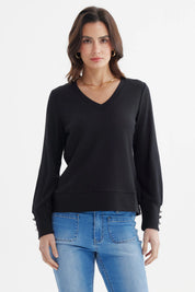 Sweater ajustado negro para mujer con diseño acanalado y cuello en V sin estampa visible