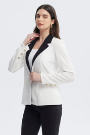 Blazer mujer crudo con solapas negras ajustado elegante sin estampa ideal para oficina o eventos formales