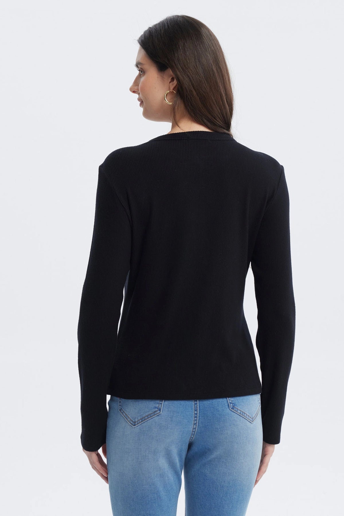 Sweater negro mujer con botones dorados al frente diseño sencillo elegante ideal para cualquier ocasión lisa