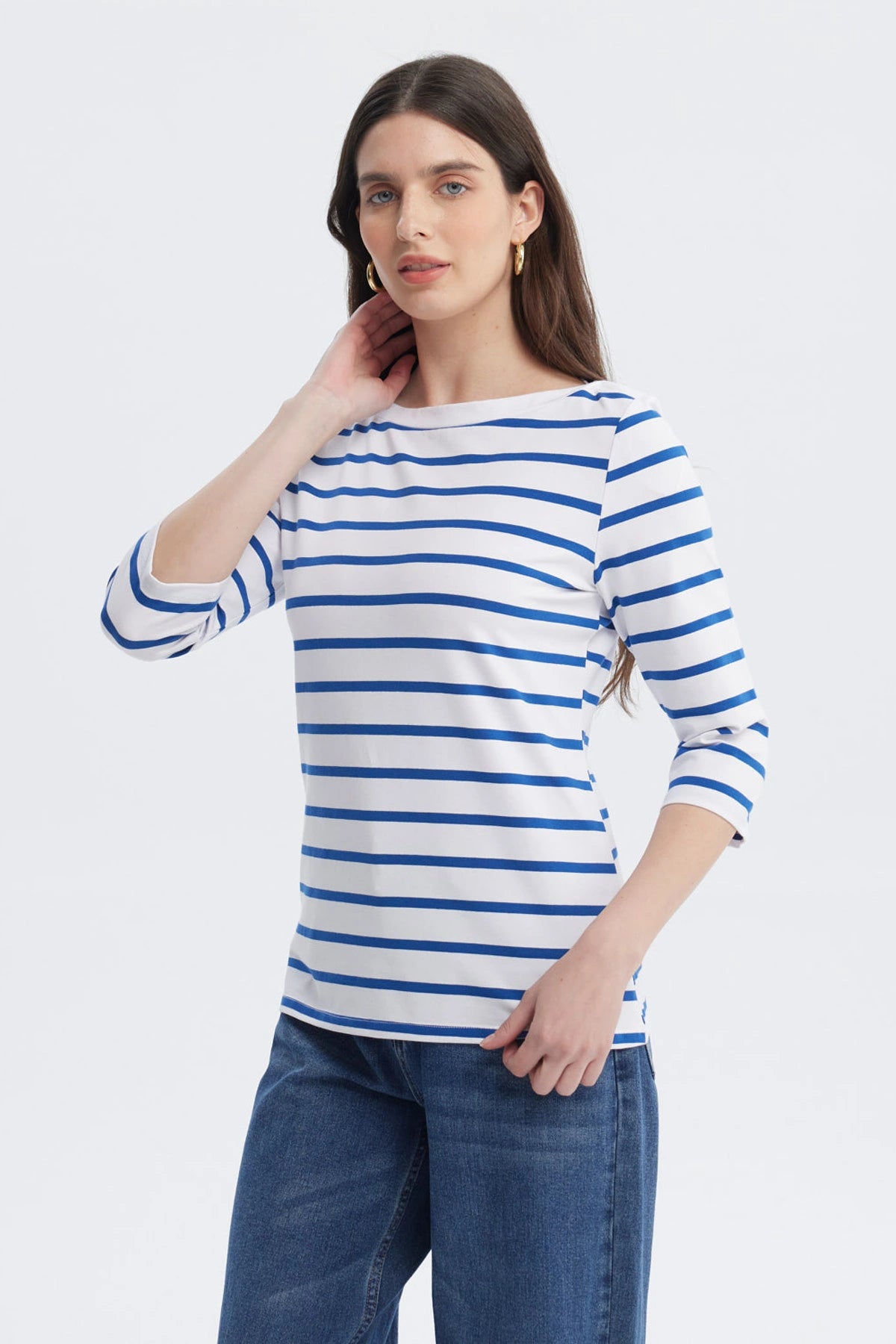 Polera mujer azul con rayas horizontales blancas manga tres cuartos ajustada sin estampa lisa casual