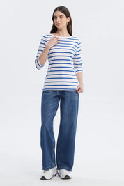 Polera mujer azul con rayas horizontales blancas manga tres cuartos ajustada sin estampa lisa casual