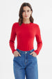 Polera mujer roja de manga larga ajustada sin estampa lisa ideal para combinar con jeans casuales