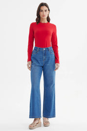 Polera mujer roja de manga larga ajustada sin estampa lisa ideal para combinar con jeans casuales