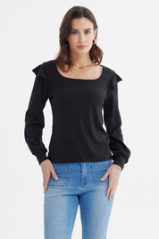 Polera negra de mujer con volantes en hombros manga larga ajustada sin estampa lisa y elegante