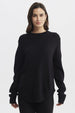 Sweater negro para mujer de corte slim con textura en punto fino diseño liso ideal para un look elegante y sencillo