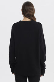 Sweater negro para mujer de corte slim con textura en punto fino diseño liso ideal para un look elegante y sencillo