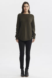 Sweater slim verde para mujer de manga larga con textura tejida lisa ideal para días frescos
