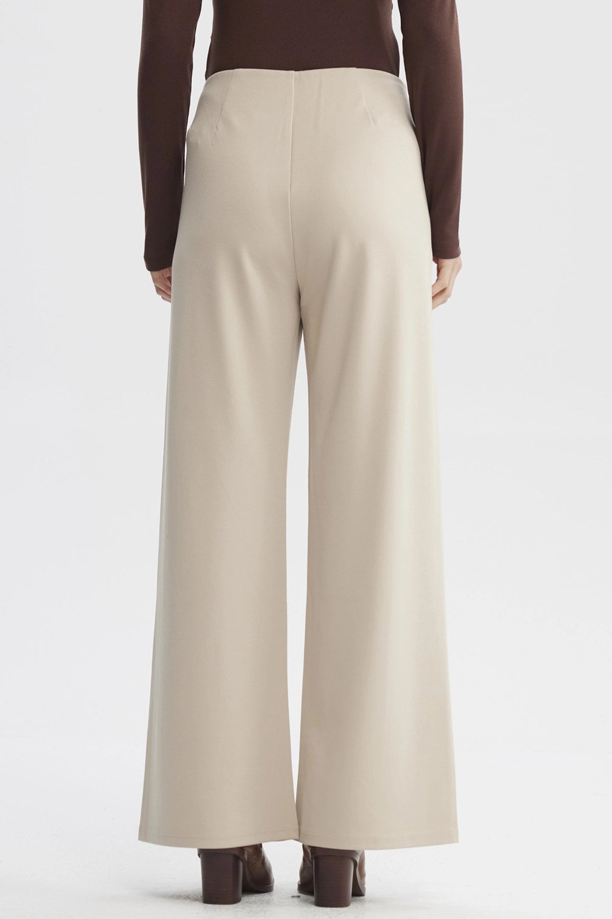 Pantalón Mujer Calce Recto Tapeta Botones Arena