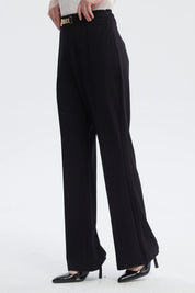 Pantalón negro mujer con aplicación metálica dorada en el cinturón estilo formal sin estampa lisa y elegante