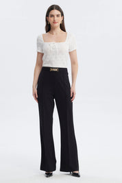 Pantalón negro mujer con aplicación metálica dorada en el cinturón estilo formal sin estampa lisa y elegante