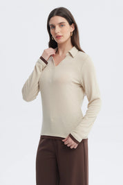 Polera Mujer Slim Cuello Camisero Arena