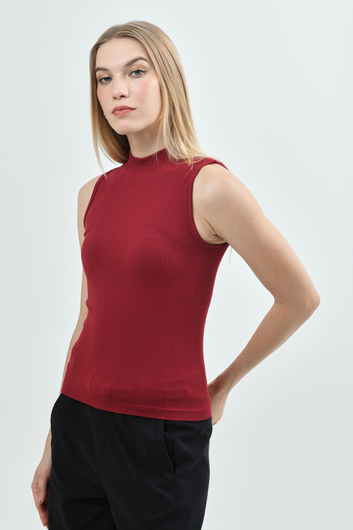 Polera Mujer Ajustada Sin Mangas Rojo
