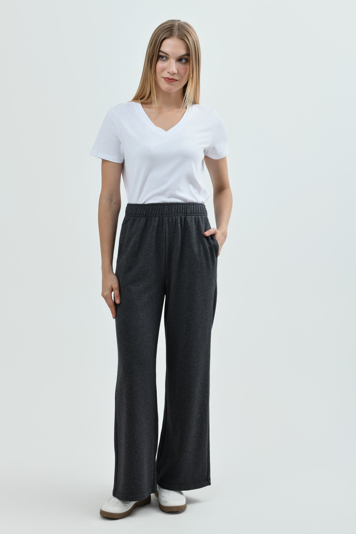 Pantalón Buzo Mujer Basta Evasee Gris Oscuro