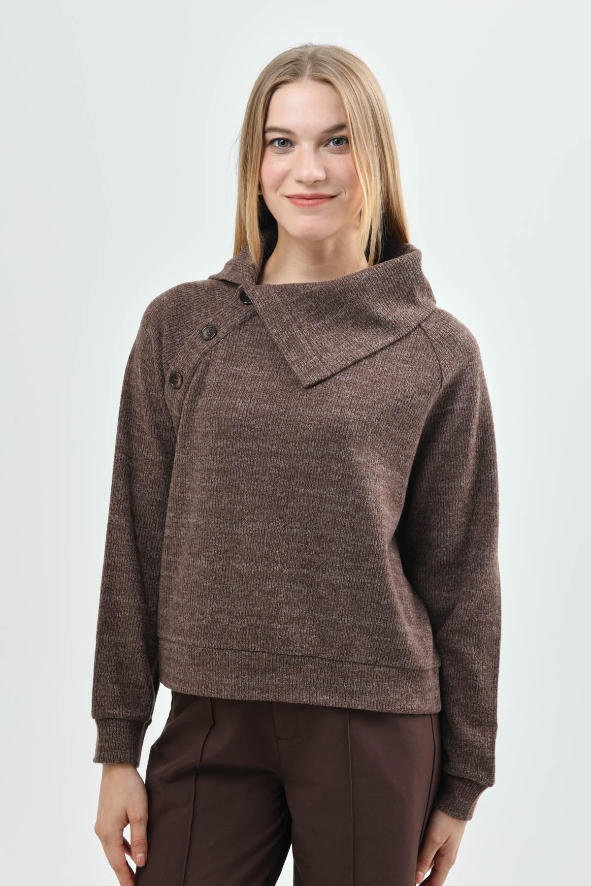 Sweater Mujer Classic Cuello Camisero Café Oscuro