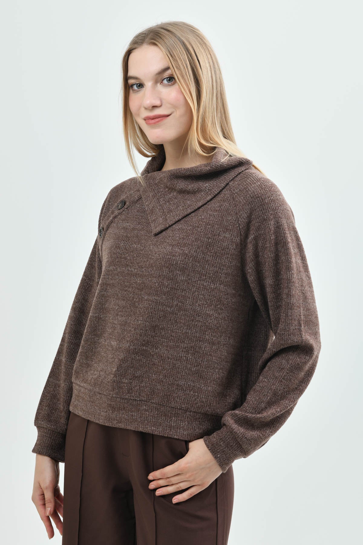 Sweater Mujer Classic Cuello Camisero Café Oscuro