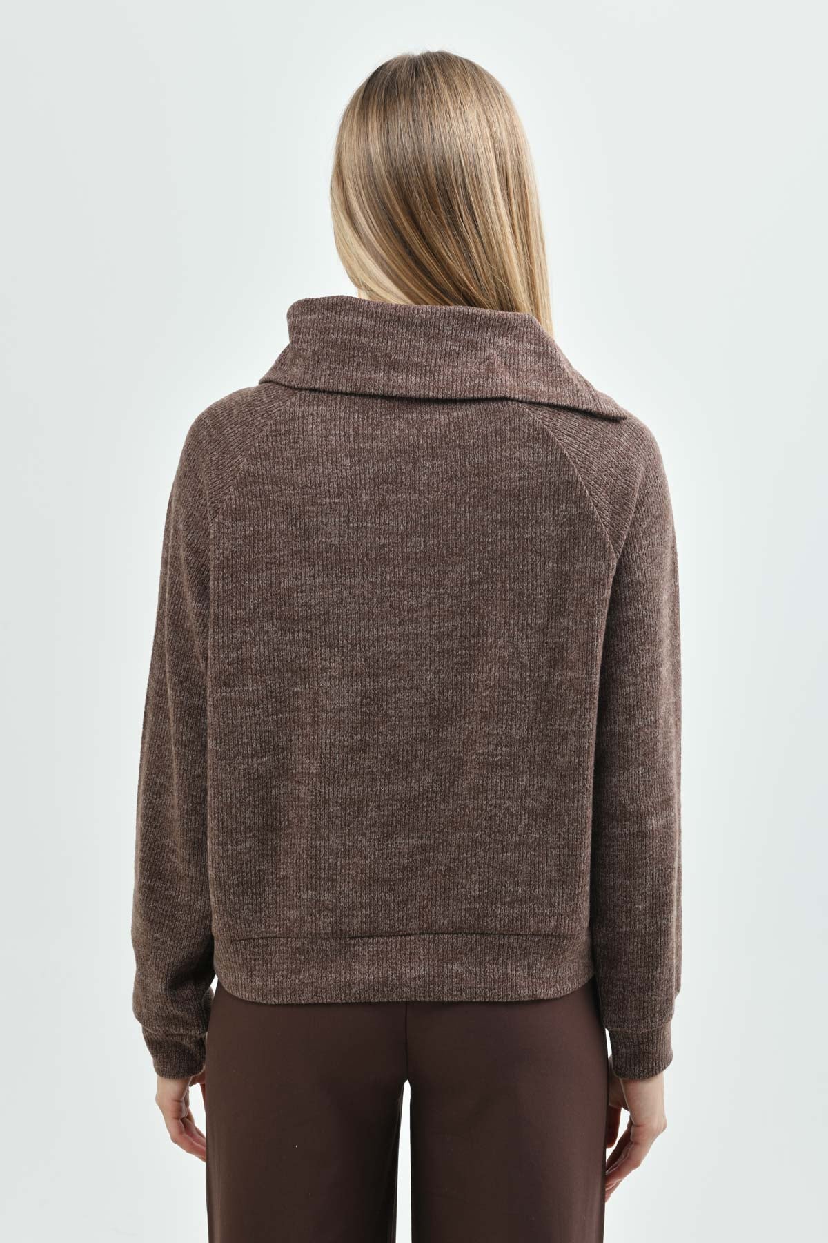 Sweater Mujer Classic Cuello Camisero Café Oscuro