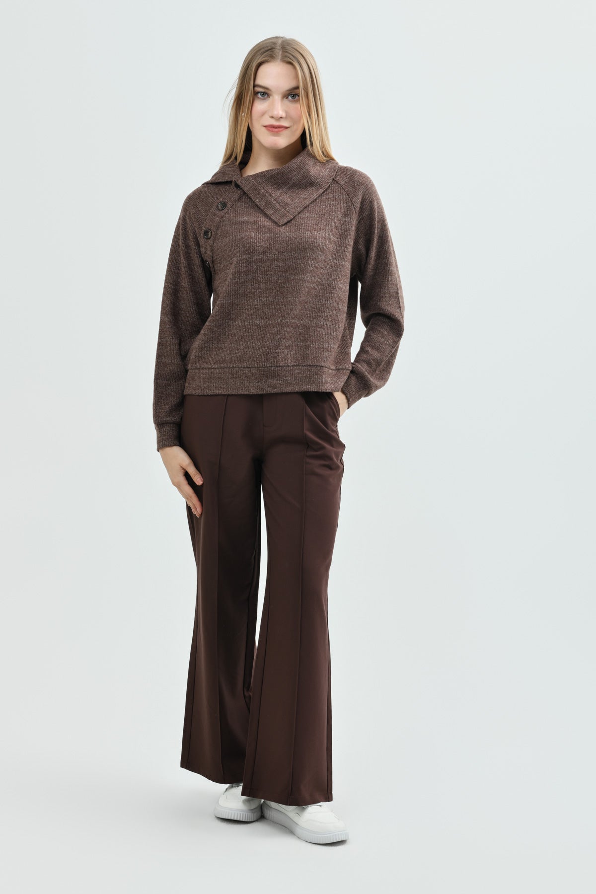 Sweater Mujer Classic Cuello Camisero Café Oscuro