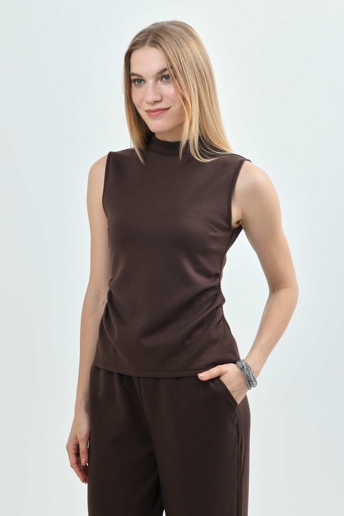 Polera Mujer Slim Café Oscuro