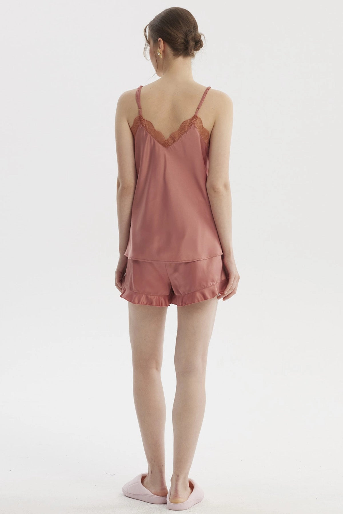 Pijama palo rosa hombro descubierto con tirantes y encaje en el escote conjunto de dos piezas liso sin estampa