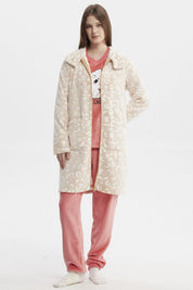 Bata beige de mujer con cierre y diseño de patrones en relieve en toda la prenda sin estampa lisa y cómoda