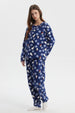 Pijama azul de mujer con estampado de pingüinos y copos de nieve pequeños por toda la prenda estilo casual