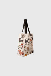 Bolsa grande blanca con estampado de perros en estilo caricatura de colores diversos sobre fondo claro sin texto visible