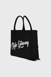 Bolsa negra de poliéster con asas y texto blanco Style Getaway en el frente estilo moderno centrado