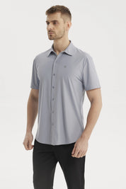 Camisa celeste de hombre con corte slim cuello camisero lisa sin estampado