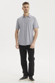 Camisa celeste de hombre con corte slim cuello camisero lisa sin estampado