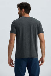 Polera Hombre Básica Con Bolsillo Gris Oscuro