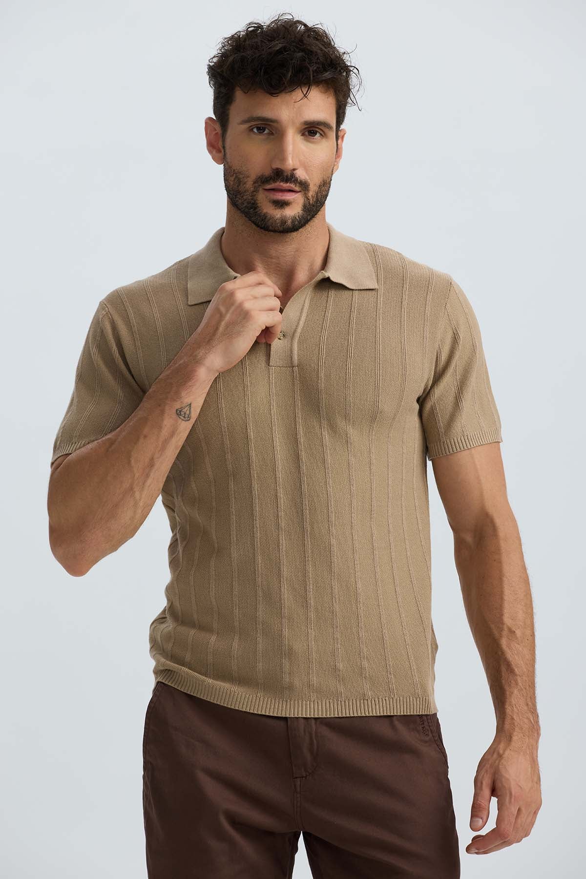 Polera Hombre Tejida Lineas Camel