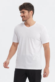 Polera blanca de hombre de manga corta y cuello redondo diseño liso ajuste cómodo ideal para uso diario