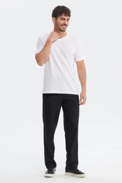 Polera blanca de hombre de manga corta y cuello redondo diseño liso ajuste cómodo ideal para uso diario