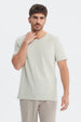 Polera hombre básica verde claro lisa con cuello en V y mangas cortas diseño simple y relajado ideal para cualquier ocasión