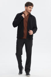 Polar negro para hombre con diseño liso y cierre frontal práctico